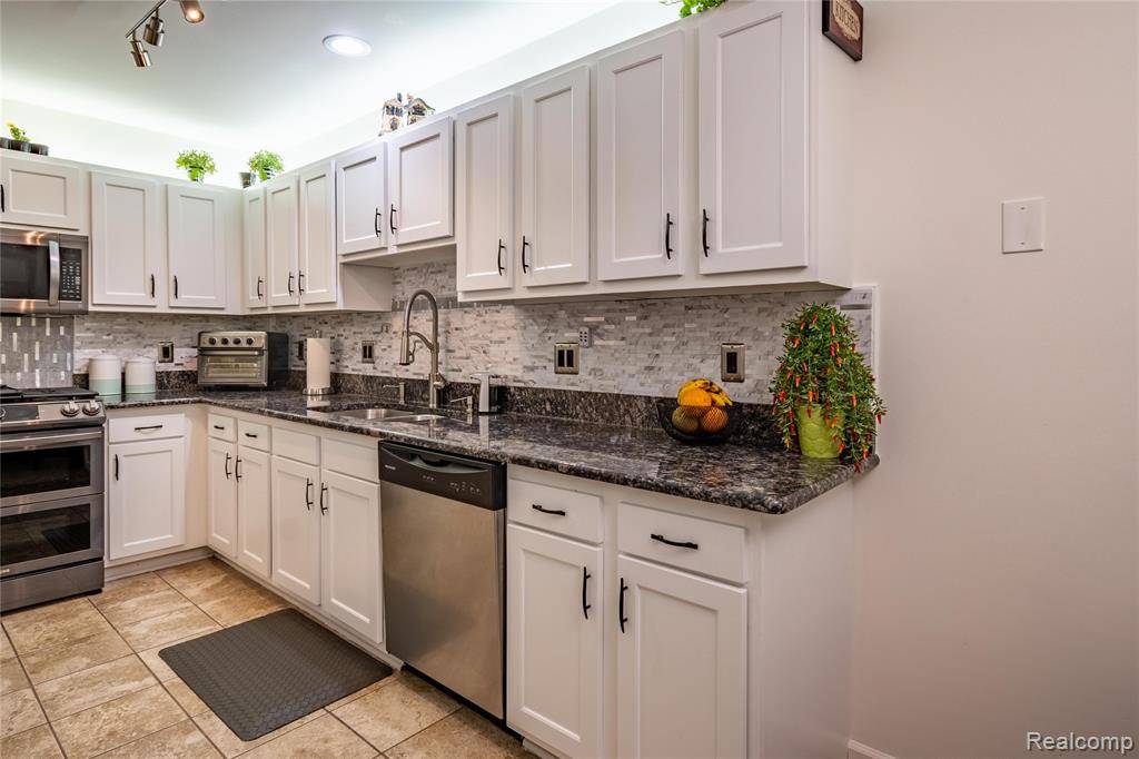 Sterling Heights, MI 48310,5568 Seabreeze Lane