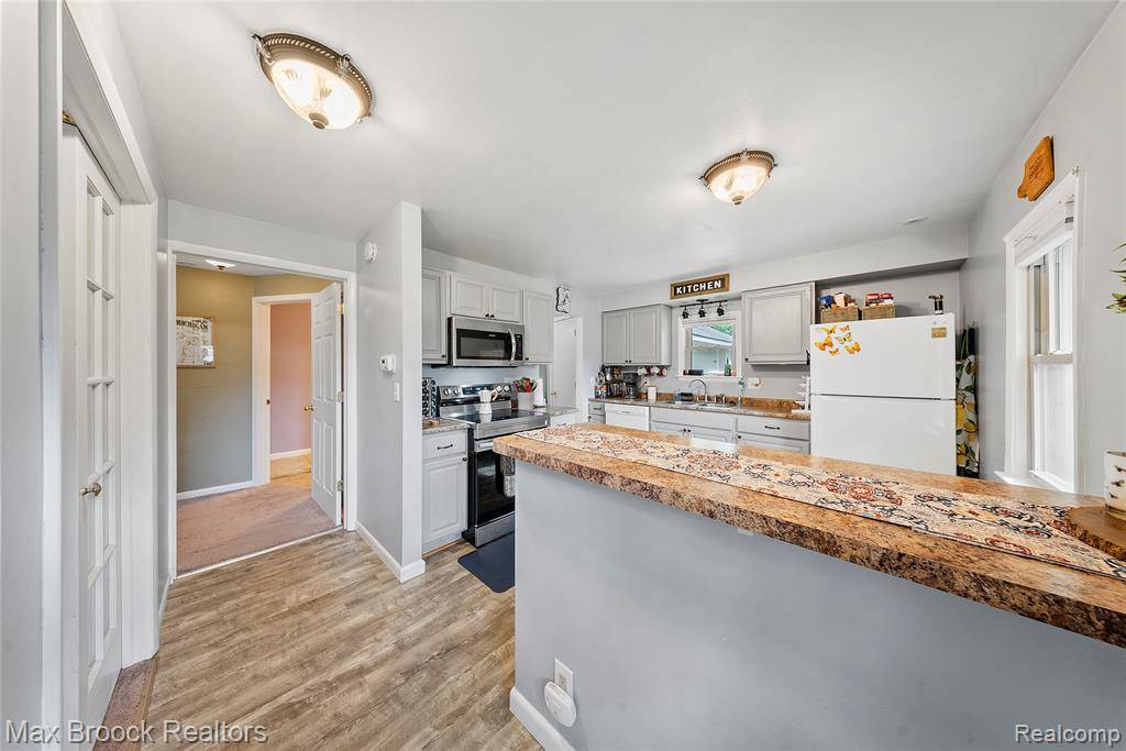 White Lake Twp, MI 48386,888 Mallock Road