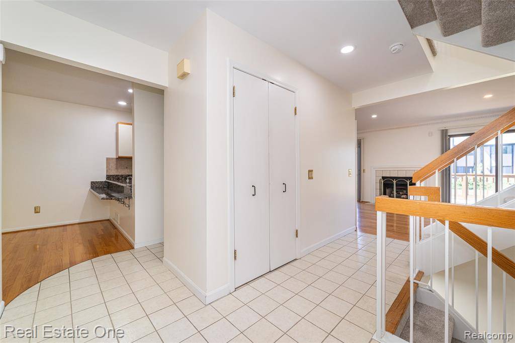 West Bloomfield Twp, MI 48322,6250 Potomac Circle 6 27