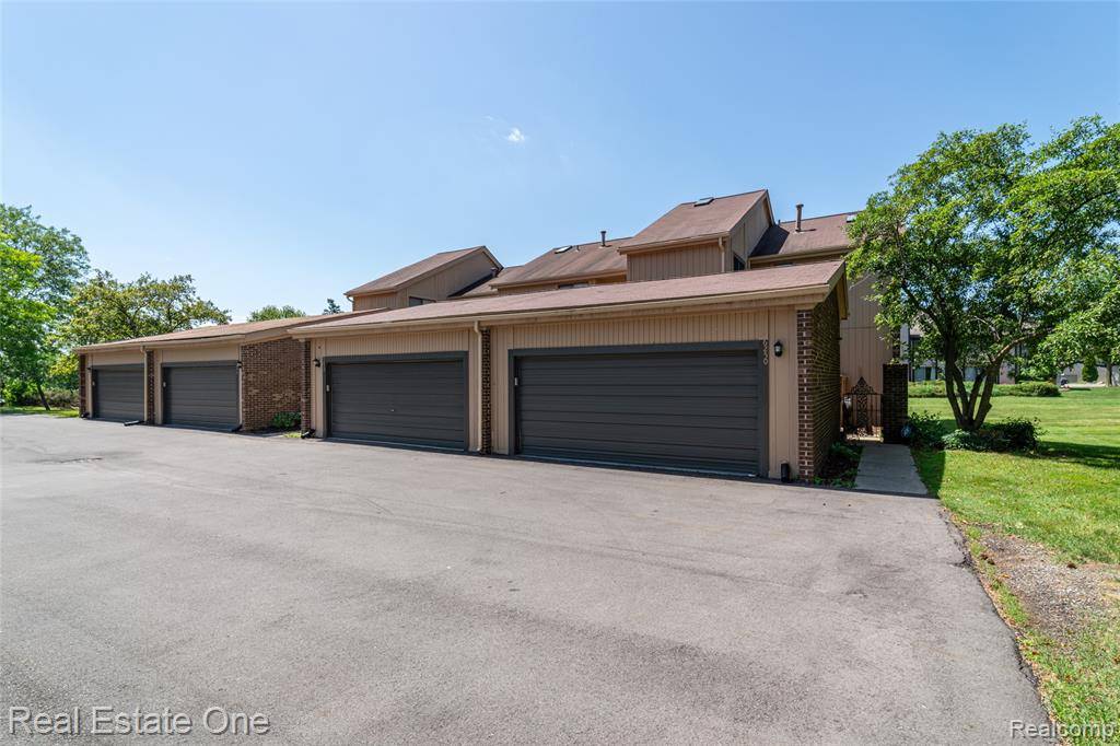 West Bloomfield Twp, MI 48322,6250 Potomac Circle 6 27