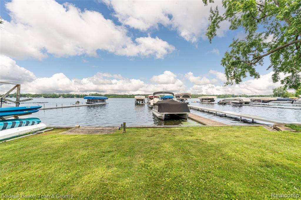 Hamburg Twp, MI 48169,11729 Algonquin Drive