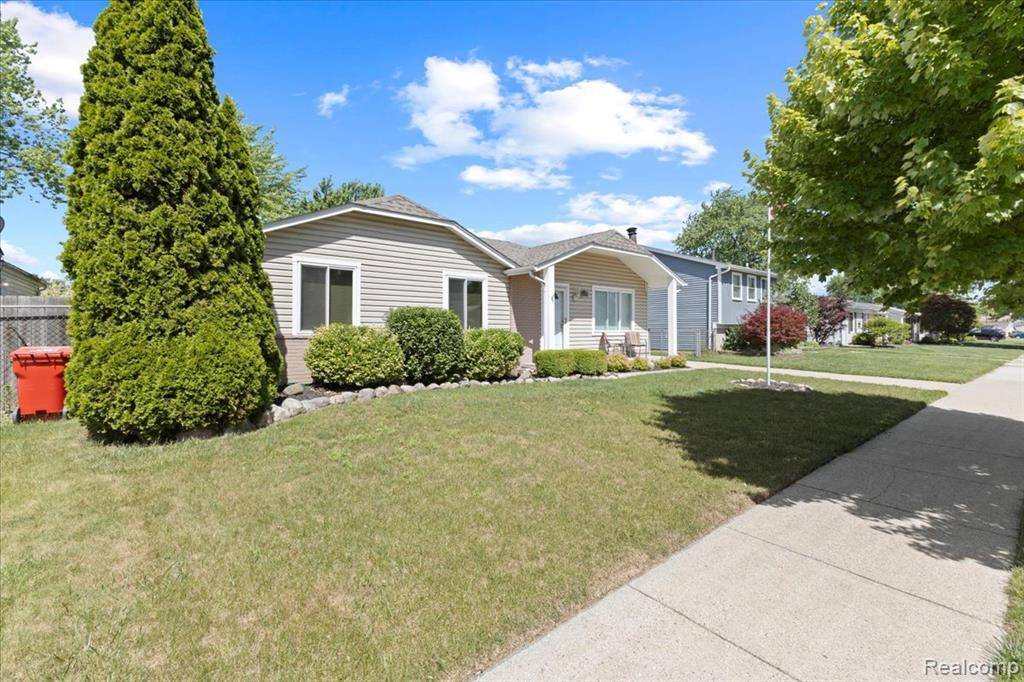 Clinton Twp, MI 48038,41615 Westmeath Circle