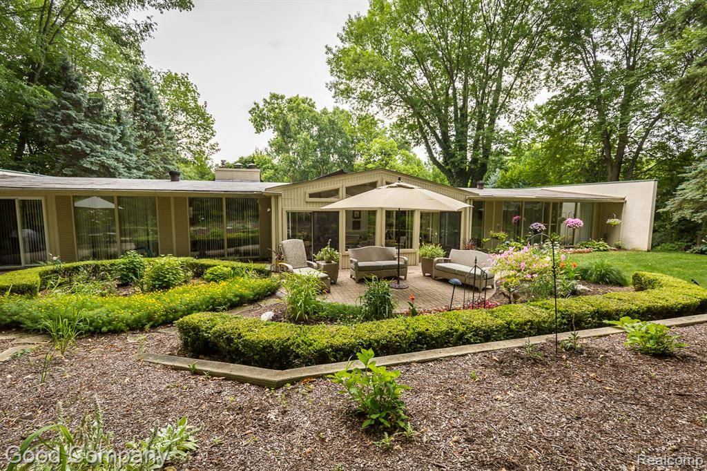 3788 Crestlake Drive, Bloomfield Hills, MI 48304