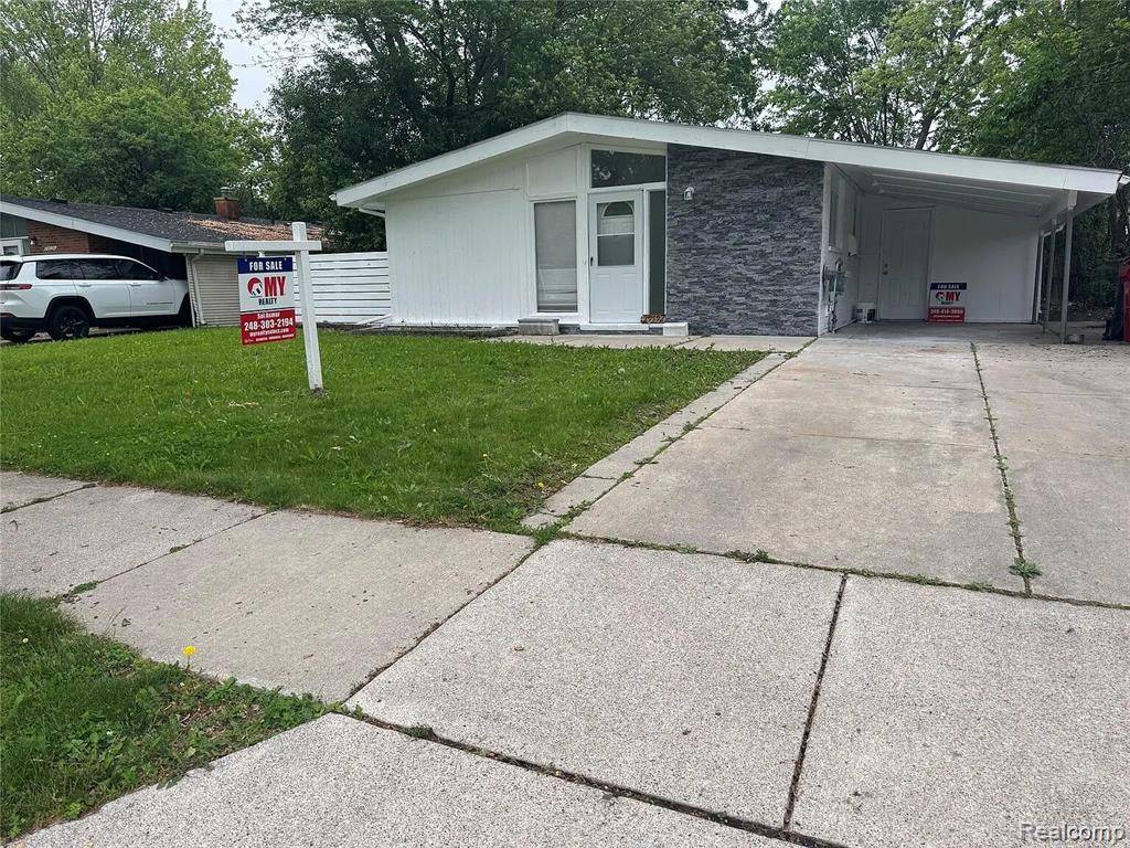 29592 FAIRFAX Street, Southfield, MI 48076