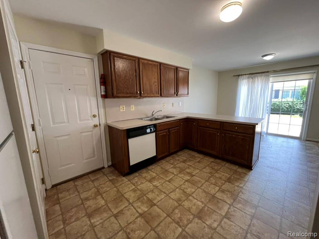 Clinton Twp, MI 48036,37410 STONEGATE Circle 15