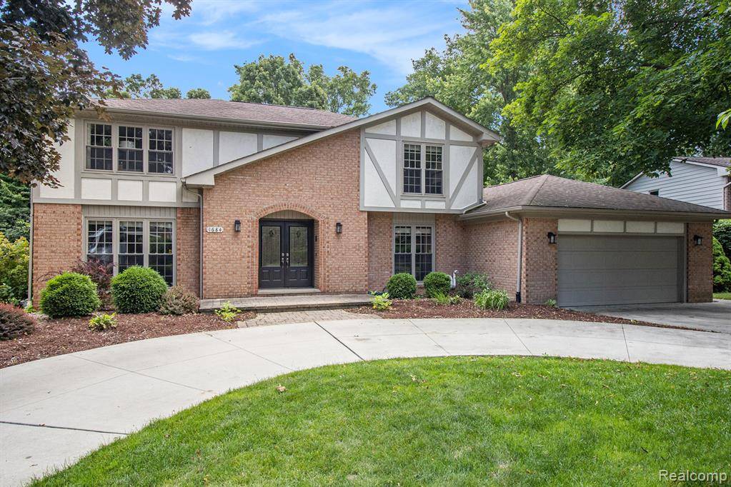 1684 Kilburn Road N, Rochester Hills, MI 48306