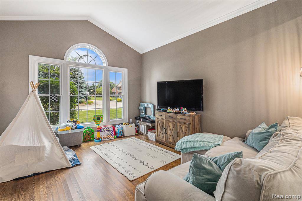 Lake Orion Vlg, MI 48359,4093 Villager Drive