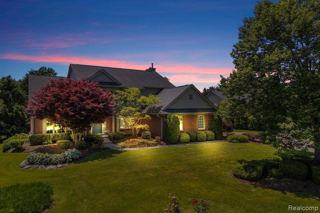 23397 Spy Glass Hill N, South Lyon, MI 48178