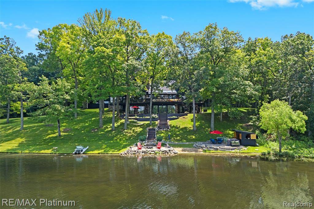 Genoa Twp, MI 48843,2095 Brighton Shores Trail