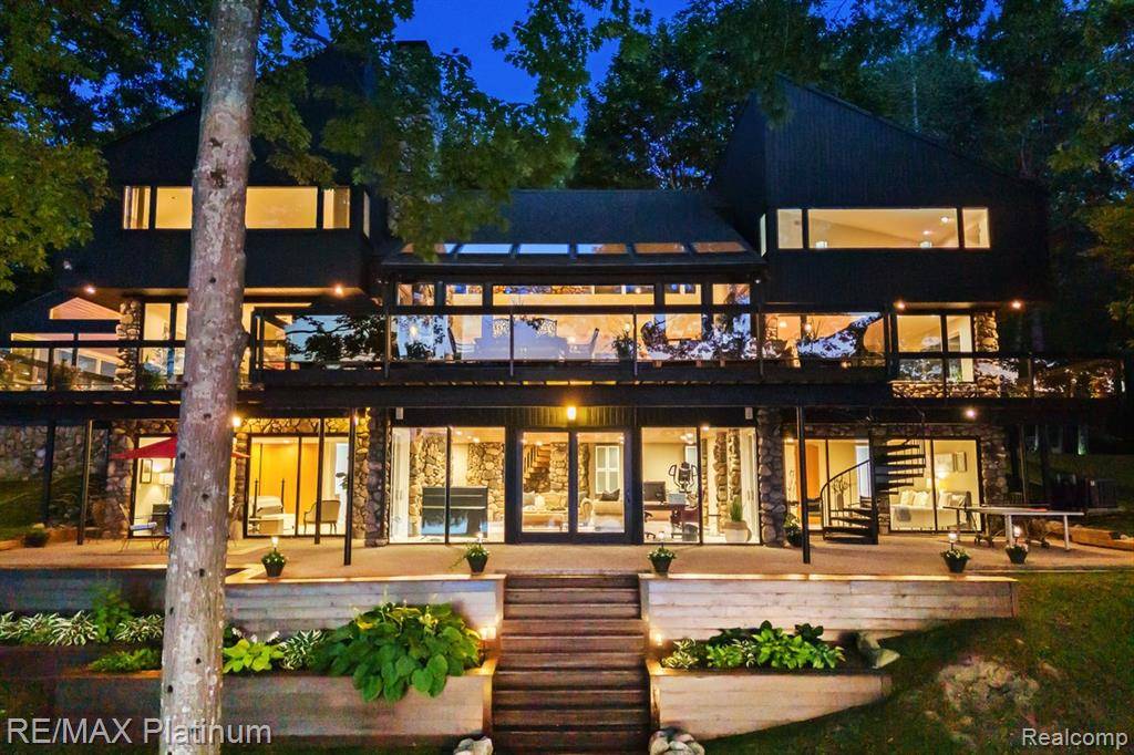 2095 Brighton Shores Trail, Genoa Twp, MI 48843