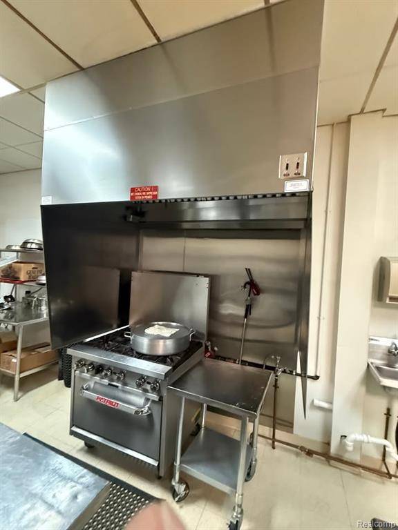 Livonia, MI 48154,27811 5 Mile Rd