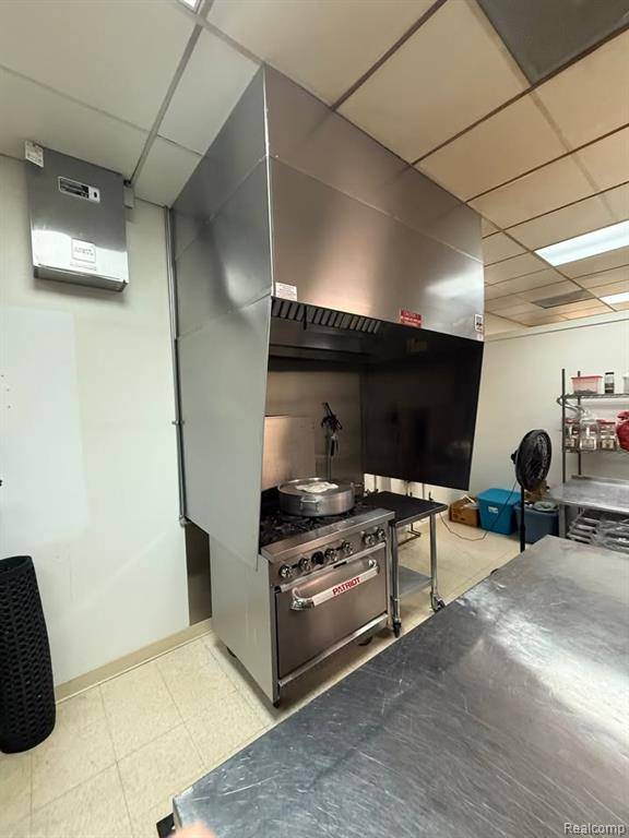 27811 5 Mile Rd, Livonia, MI 48154