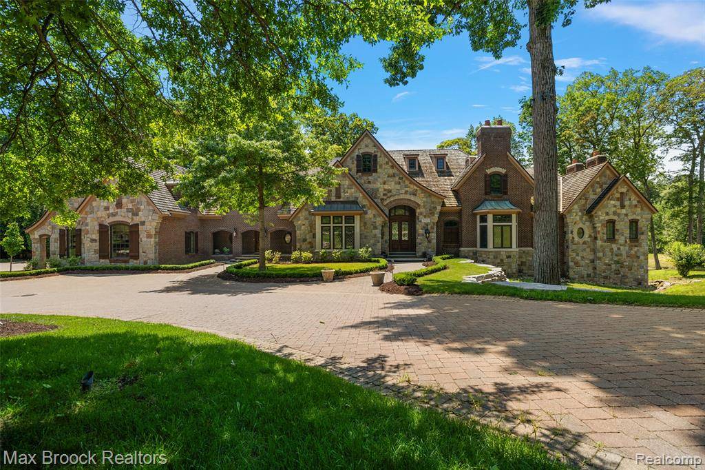 7420 Inner Circle Drive, Bloomfield Twp, MI 48301