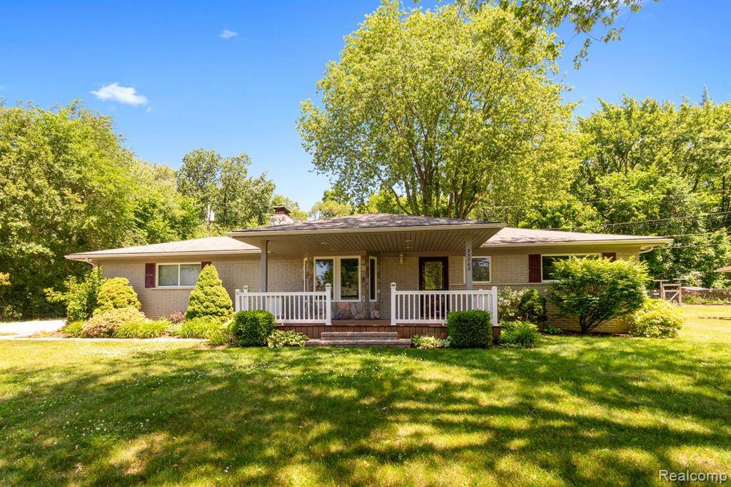 25762 Strath Haven Drive, Novi, MI 48374