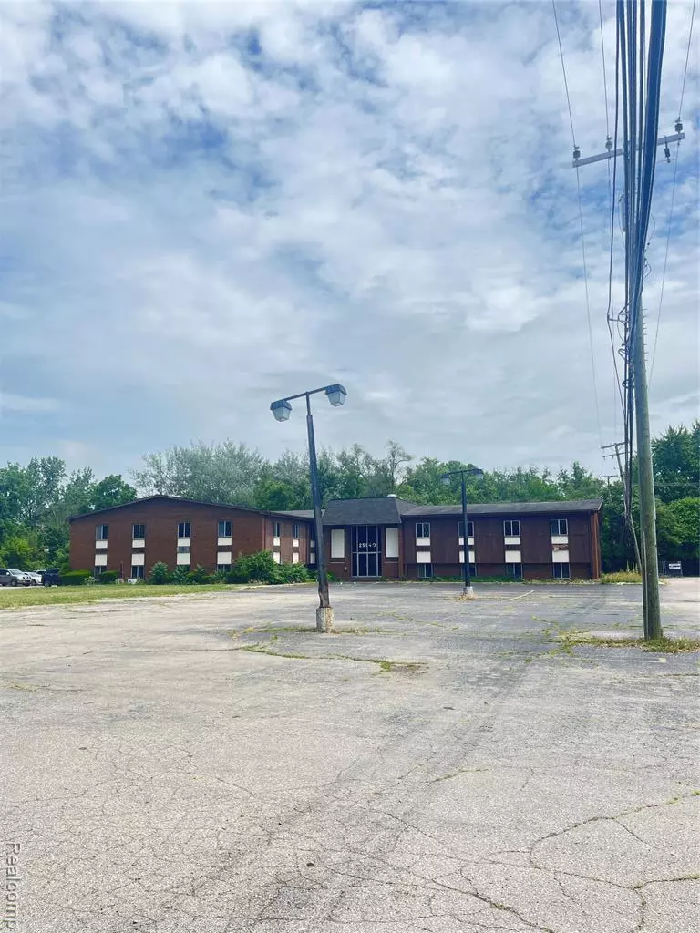 Southfield, MI 48033,25140 Lahser Road C113