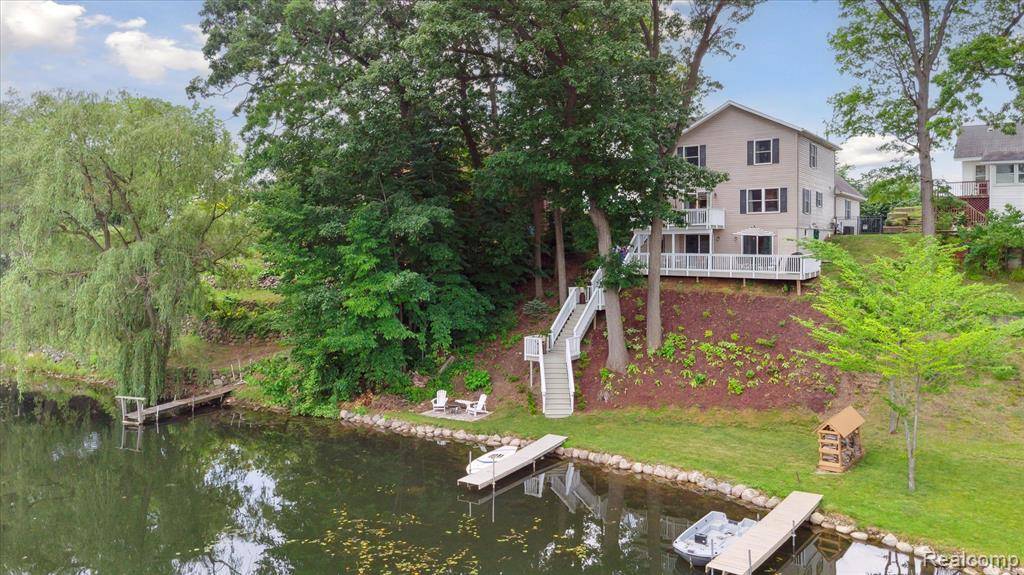 6201 Academy Drive, Green Oak Twp, MI 48116