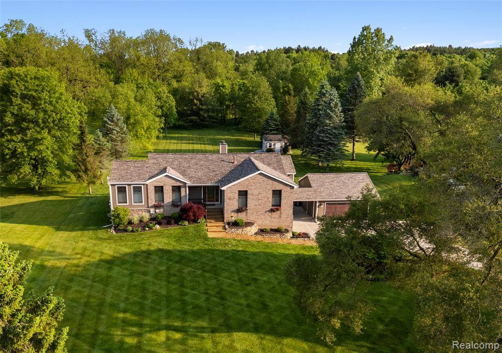 5131 Navajo Trail, Hamburg Twp, MI 48169