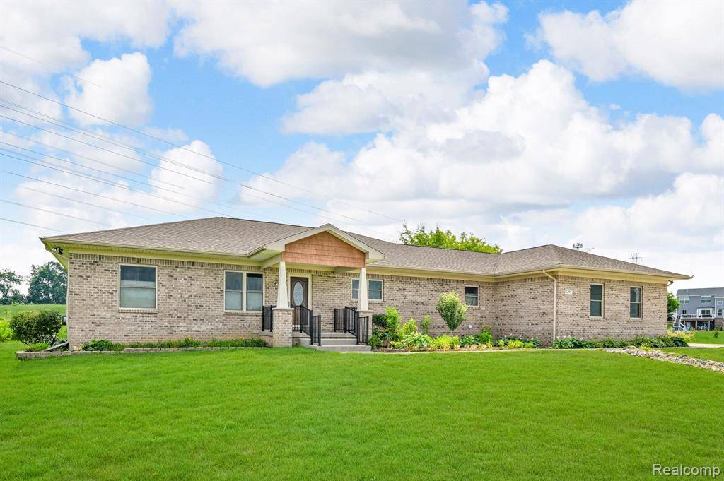 1295 Elliot Court S, White Lake Twp, MI 48383