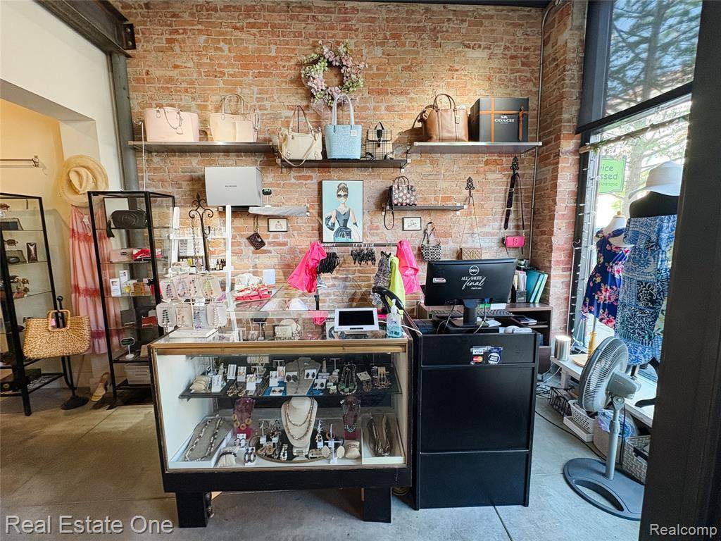 Lake Orion Vlg, MI 48362,27 S Broadway Street