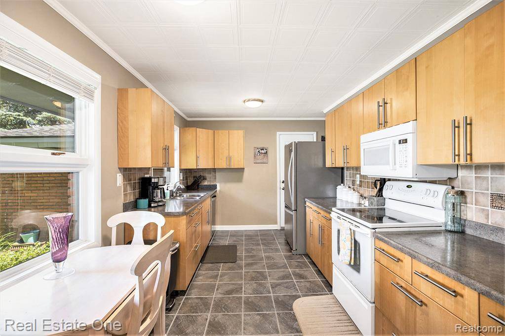 Troy, MI 48085,124 Belhaven Drive