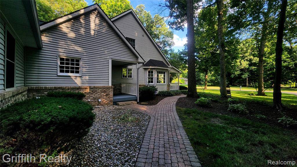Brighton Twp, MI 48114,8123 Baypointe Drive