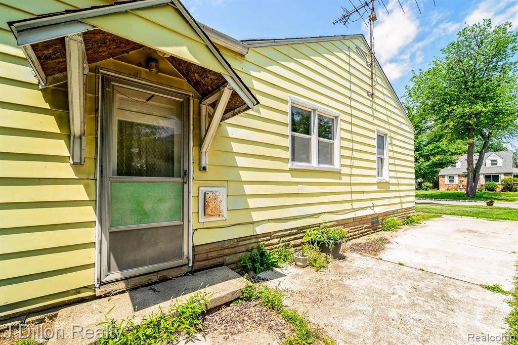 St. Clair Shores, MI 48080,22420 Lange Street