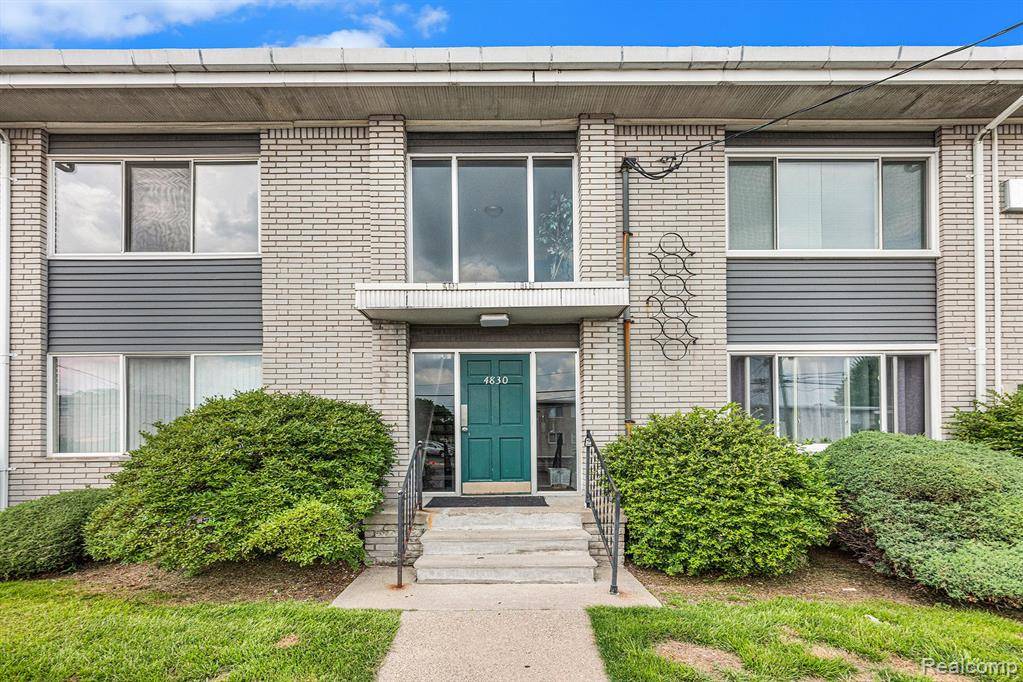 4830 BRIARWOOD Avenue 8, Royal Oak, MI 48073