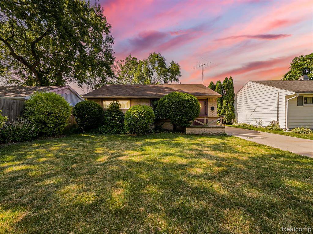 241 W Ann Arbor Avenue, Pontiac, MI 48340