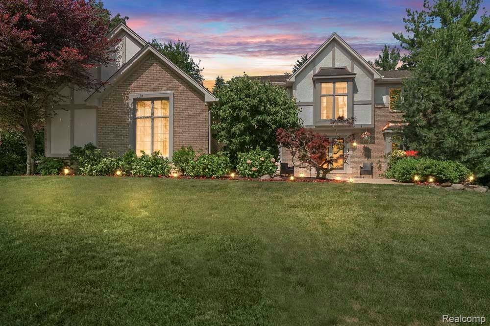 2979 River Valley Drive, Troy, MI 48098