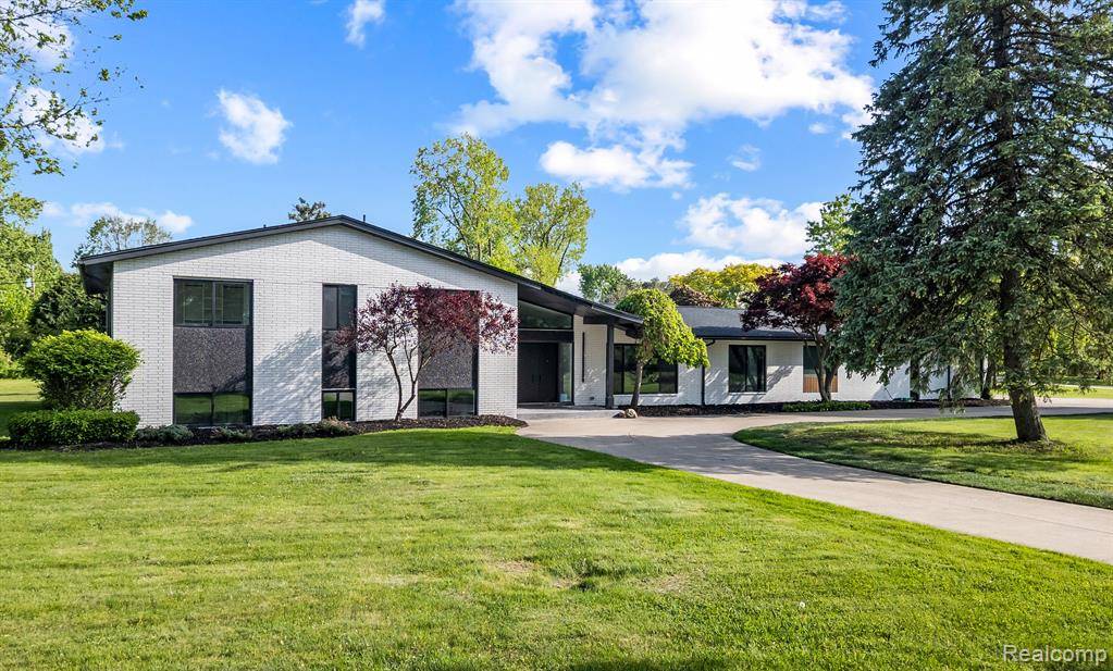 21725 NORMANDALE Street, Beverly Hills Vlg, MI 48025