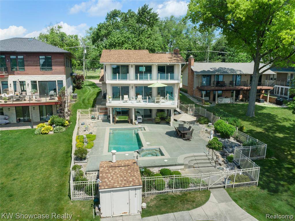 Commerce Twp, MI 48382,8741 Edgewood Park Drive
