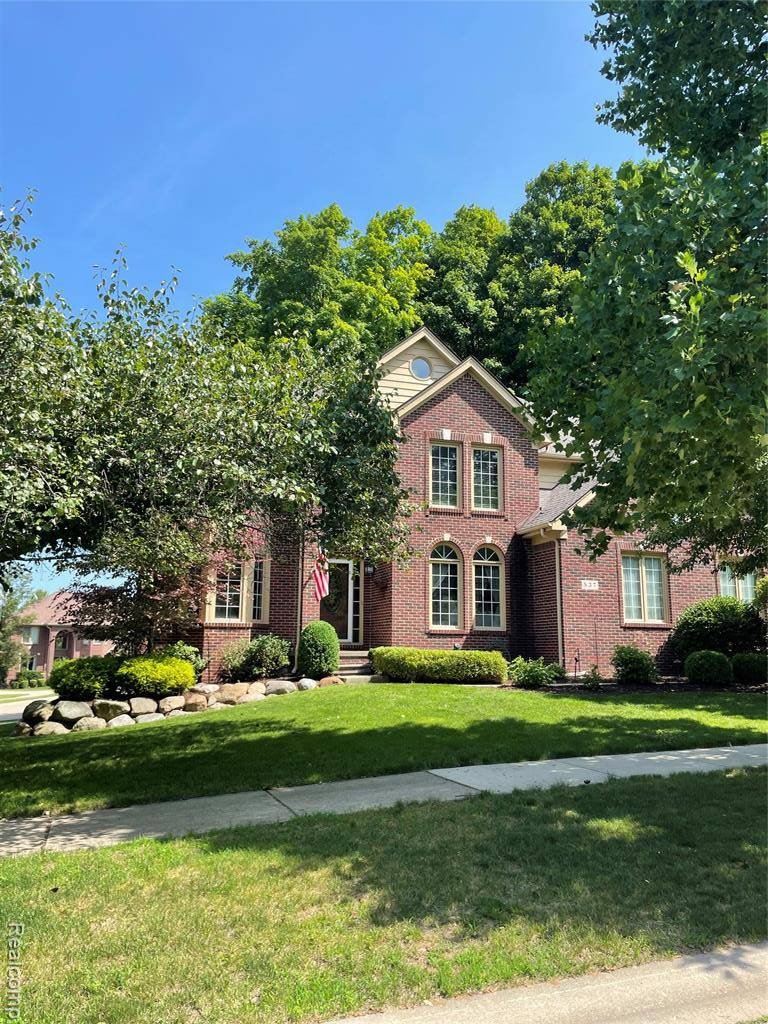 537 Bloomer Ridge Drive, Rochester, MI 48307