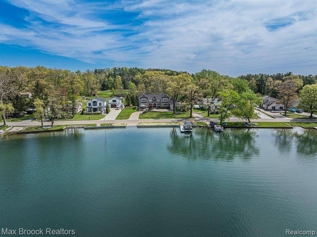 Green Oak Twp, MI 48178,9239 SILVERSIDE