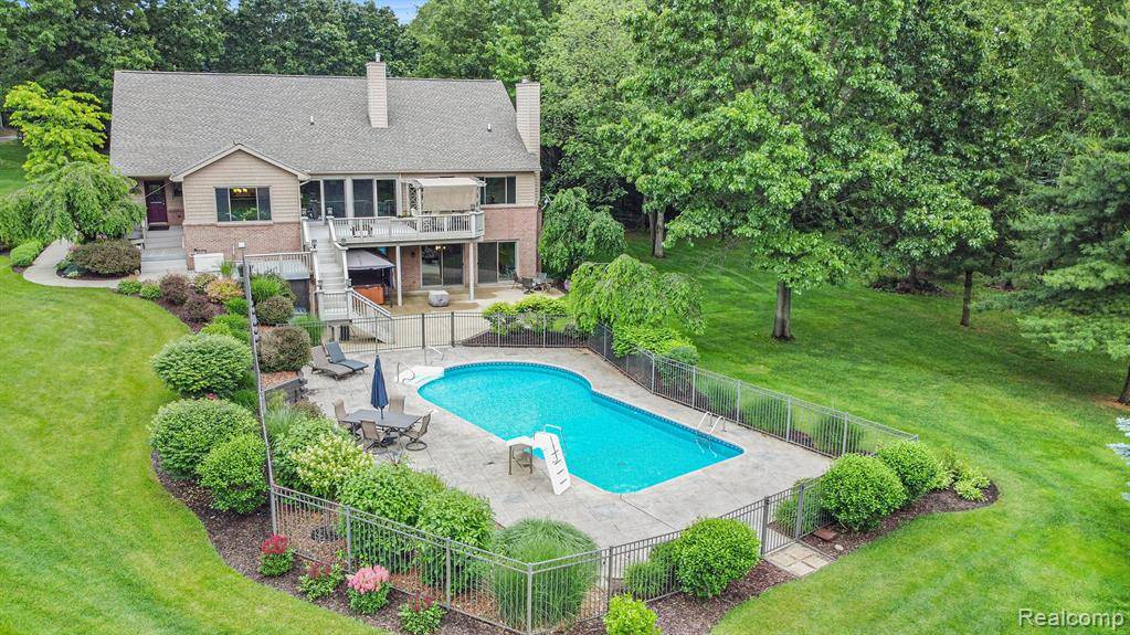 4301 Rolling Acres Drive, Hartland Twp, MI 48353