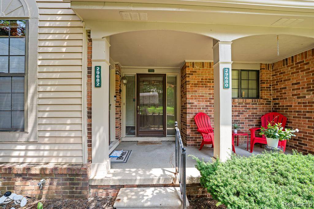 Farmington, MI 48331,29680 Pine Ridge Circle