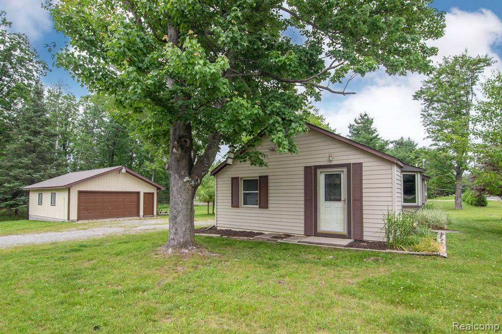 2433 E Fox Road, Lincoln Vlg, MI 48742