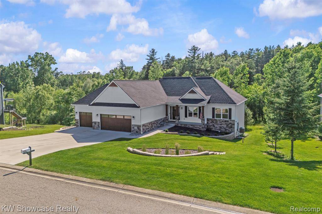 11270 Princewood Circle, Fenton, MI 48430
