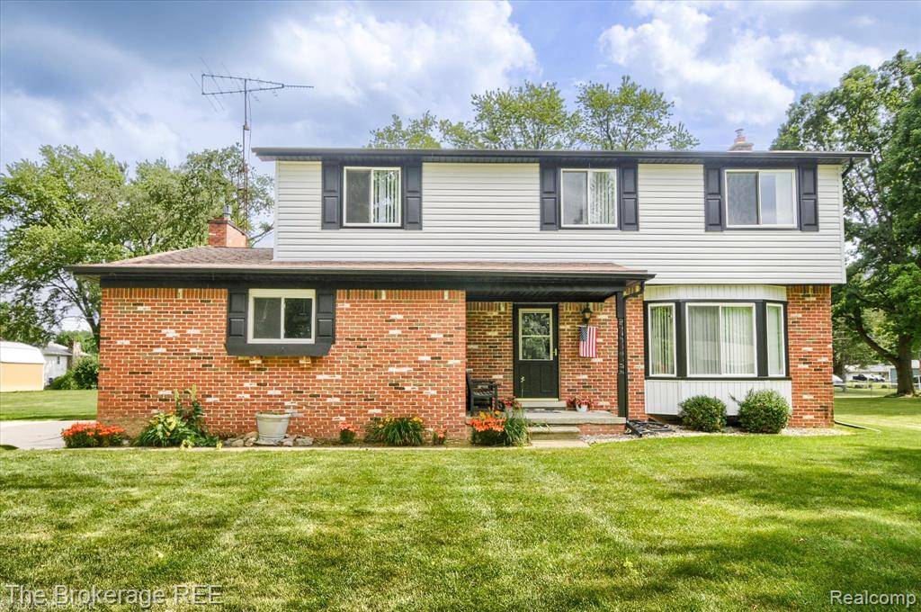 6228 Greenview Drive, Burton, MI 48509