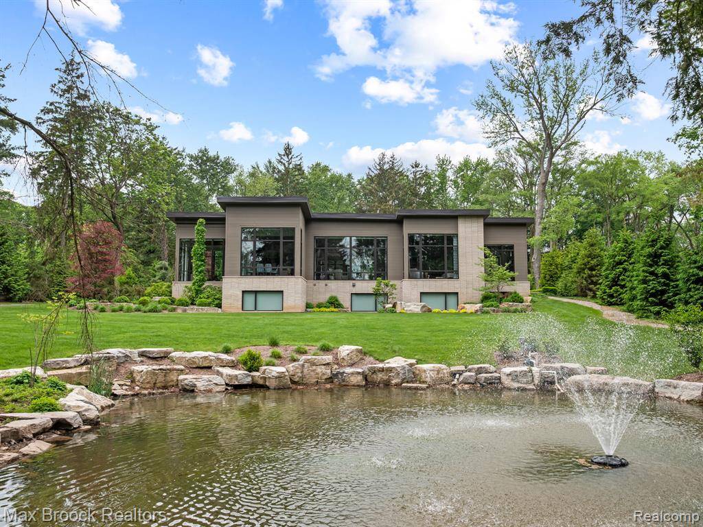 4890 Charing Cross Road, Bloomfield Twp, MI 48304