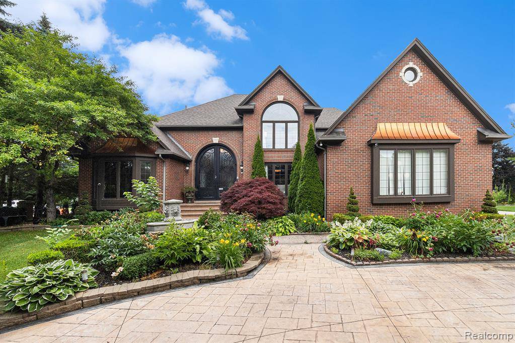 50530 Hunters Creek Trail, Shelby Twp, MI 48317