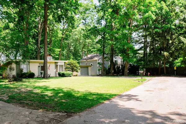 Commerce Twp, MI 48382,8494 Edgewood Park Dr.