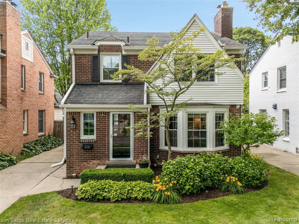219 McMillan Road, Grosse Pointe Farms, MI 48236
