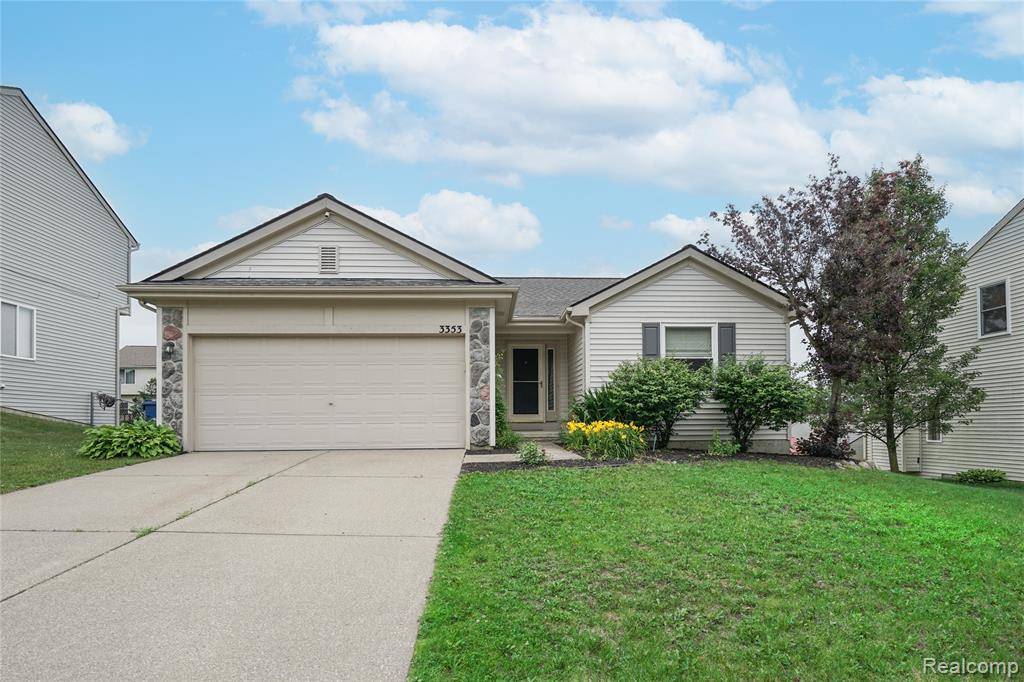 3353 Herrington Drive, Holly Vlg, MI 48442