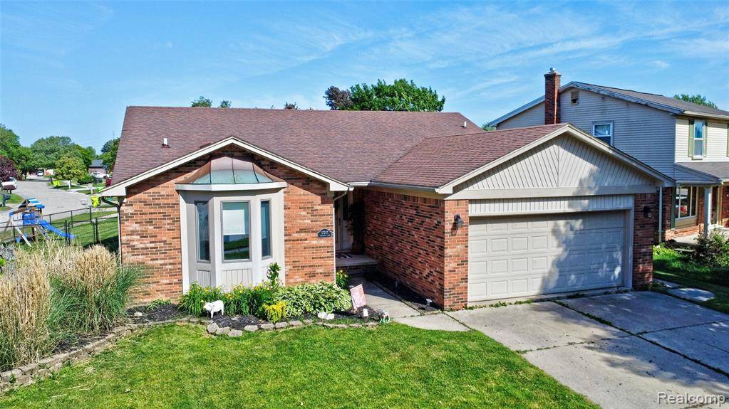 17217 Yorktown Lane, Macomb Twp, MI 48044