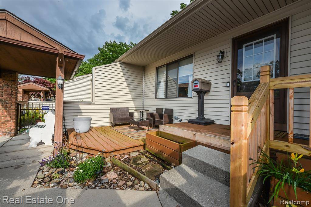 South Lyon, MI 48178,25691 LEXINGTON 72 6