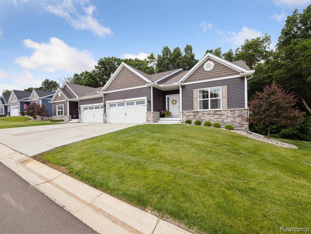 2949 Blue Sky Drive 22, Howell, MI 48843