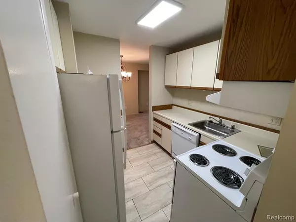 Southfield, MI 48076,30272 SOUTHFIELD Road A231