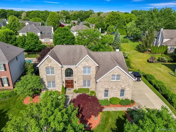 4991 Knollcrest Court, Commerce Twp, MI 48382