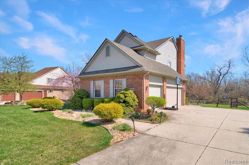 Canton Twp, MI 48188,2565 RIVER WOODS Drive N