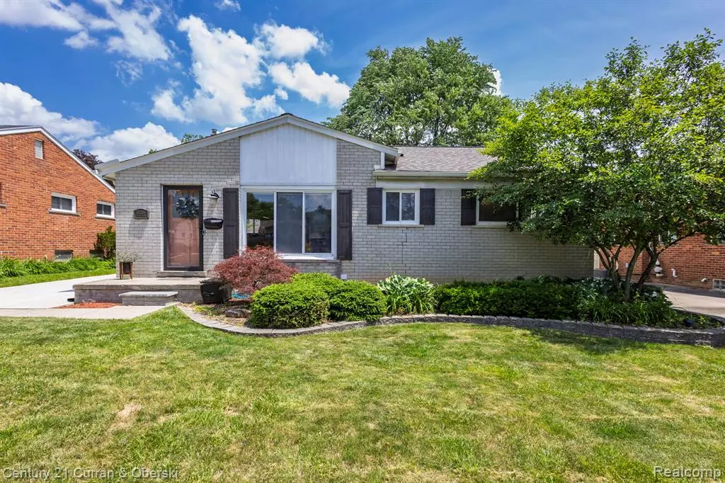 Farmington, MI 48336,32204 Leelane